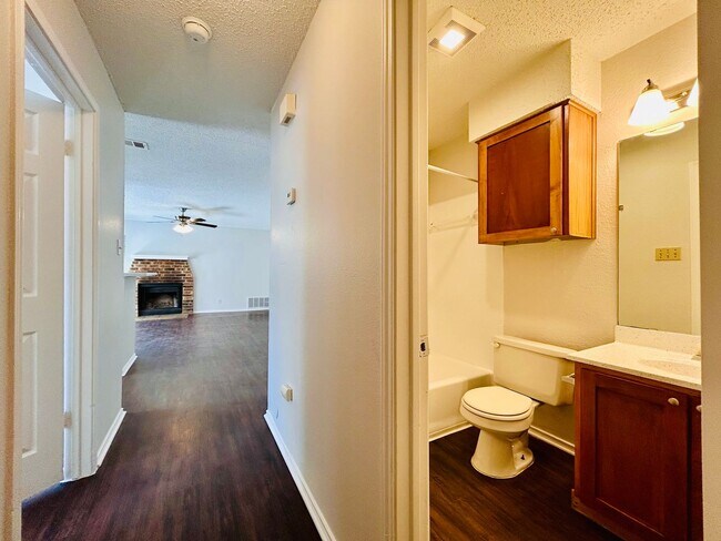 Building Photo - 9303 Kempler Dr