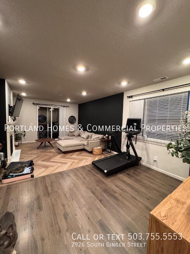 Building Photo - 2926 S Ginger St