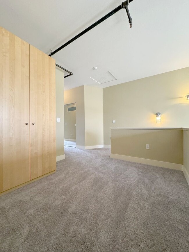 Building Photo - Live & Work Industrial Art Loft with Two C...
