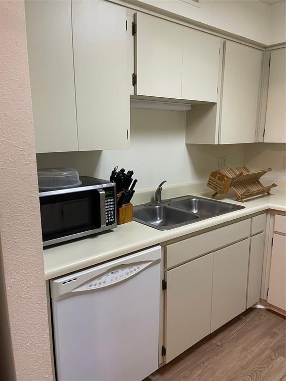 Building Photo - 2690 Coral Landings Blvd