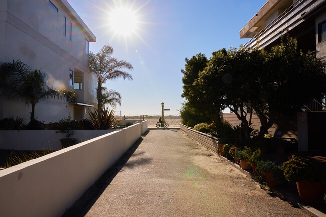 Building Photo - 14 Westwind St