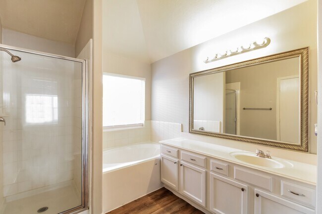 Building Photo - 21554 Kings Bend Dr