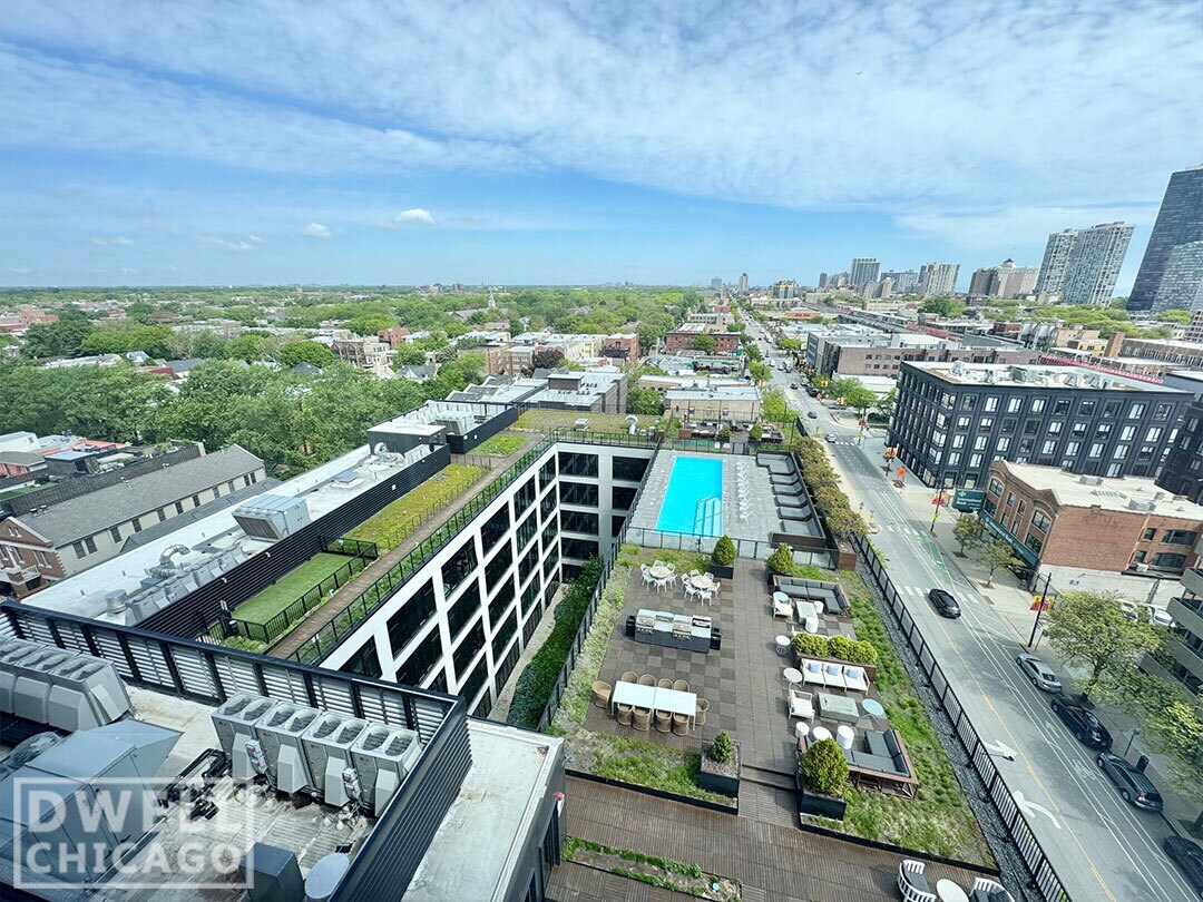 Building Photo - 1217 W Carmen Ave