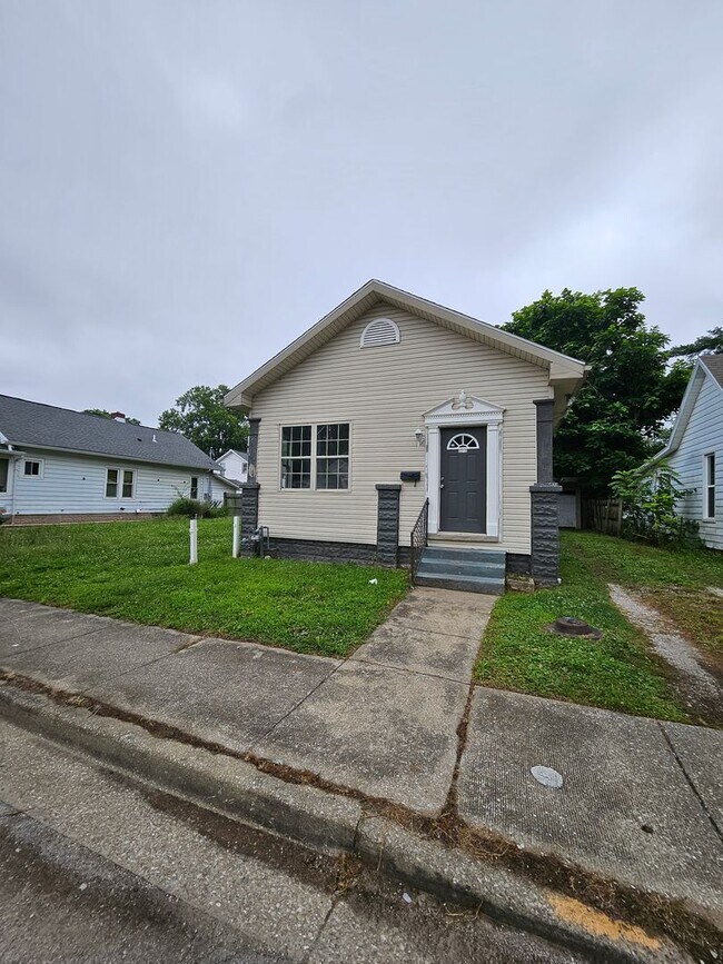 Building Photo - 2 bed house
