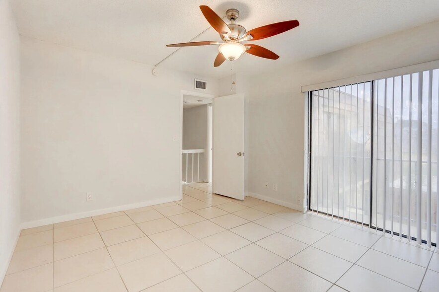 Building Photo - 744 Springdale Cir