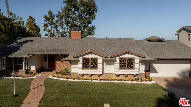 Building Photo - 2158 Stradella Rd