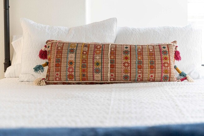 Building Photo - 8902 Feather Hill Rd