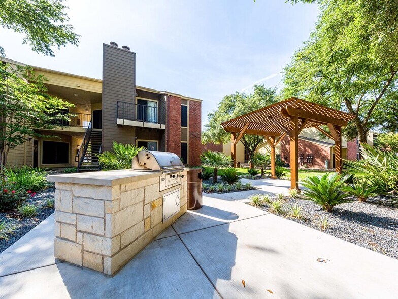 Building Photo - 1003 Justin Ln