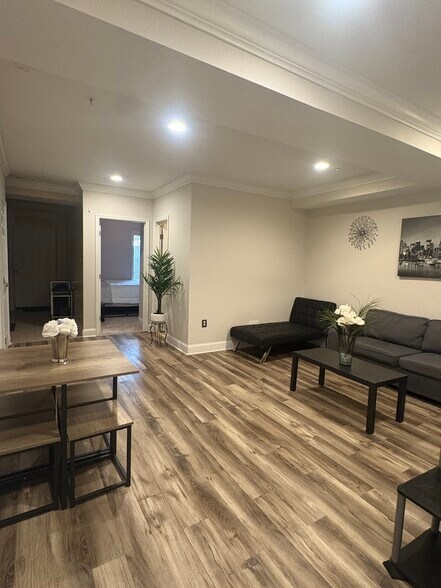 Building Photo - 5020 C St SE