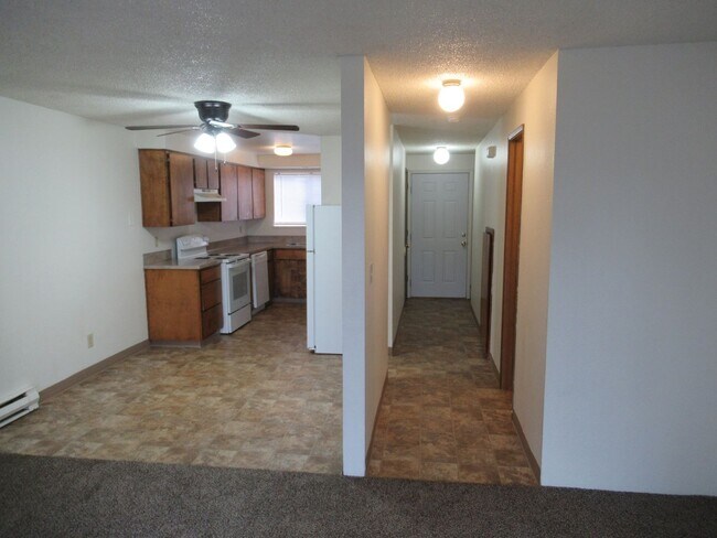 Building Photo - Two Bedroom Townhouse in Quiet Neighborhood