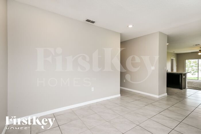 Building Photo - 621 Squires Grove Dr