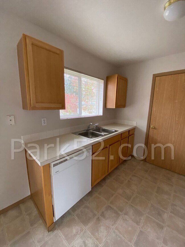 Building Photo - 2 Bedroom 2 Bathroom - Upper Level Condo - Bonney Lake - #L3