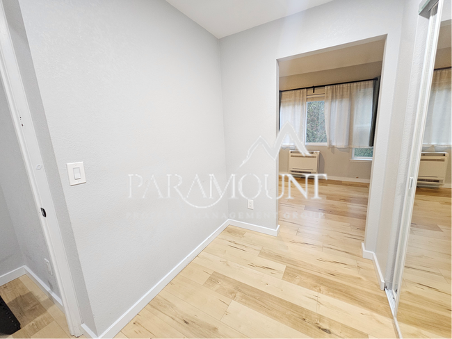 Building Photo - *Price Drop* Serene and Modern 1 Bedroom + Loft Condo in Bremerton!