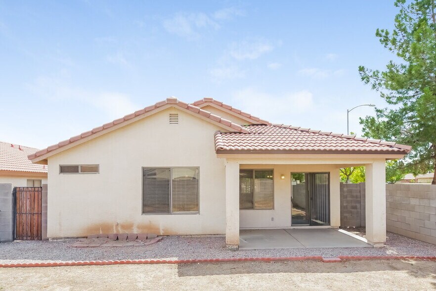 Building Photo - 13284 W Port Au Prince Ln