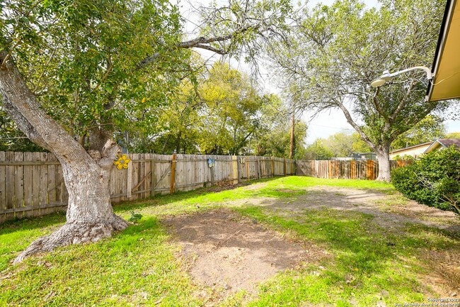 Building Photo - SPACIOUS 4-BEDROOM IN VALLEY FORGE