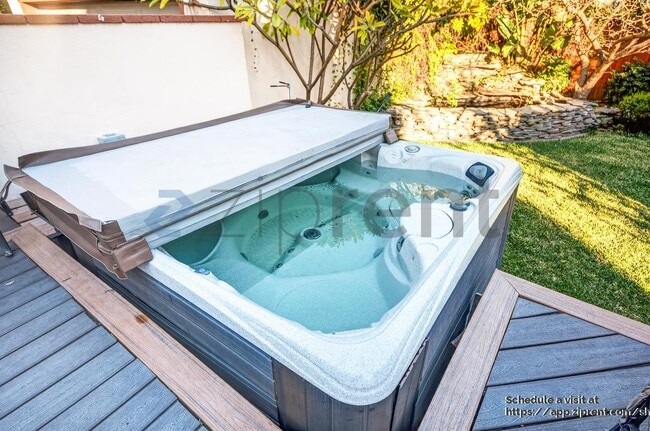 Building Photo - 138 N Hamel Dr