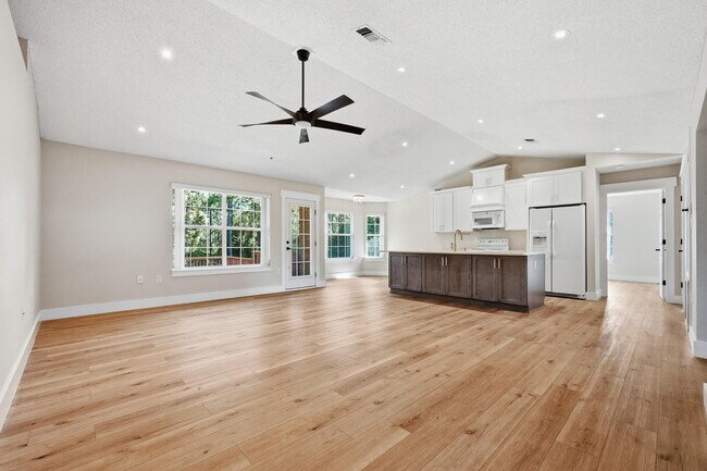 Building Photo - 4881 Traxx St