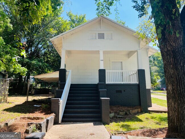 Building Photo - 1405 Austin St