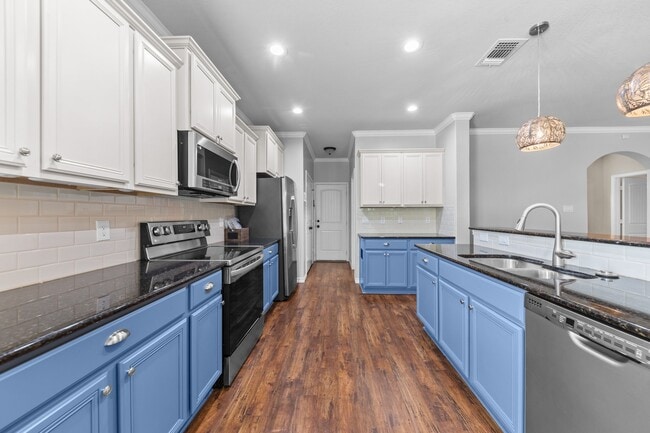 Building Photo - 5705 Fenton Ln