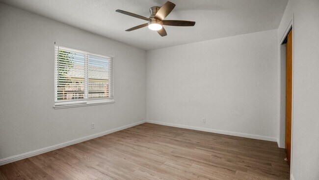 Building Photo - Charming 2 bedroom 1 bath!
