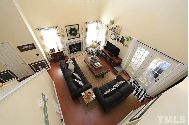 Building Photo - Charming 3 Bedroom w/2 Car Garage!