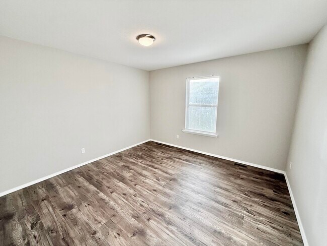 Building Photo - 633 S Southgate Dr