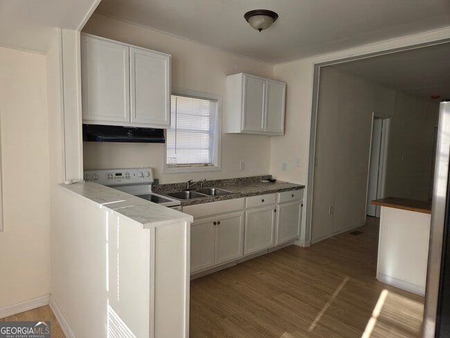 Building Photo - 41 W Main St