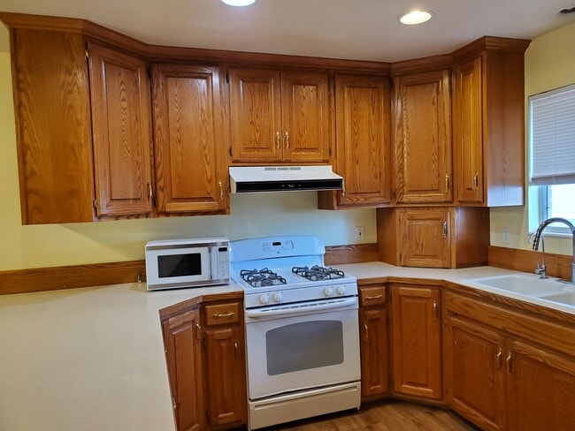 Building Photo - 285 N 400 E