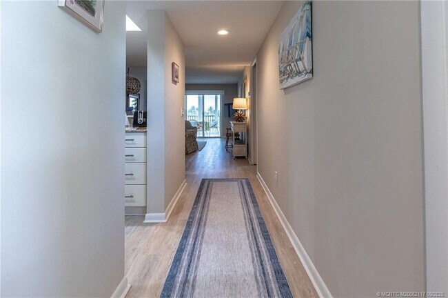 Building Photo - 5596 NE Gulfstream Way