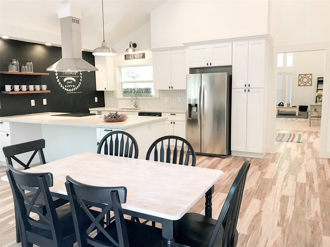 Building Photo - 5 Sandlily Ct