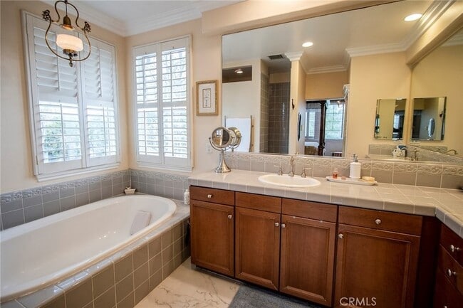 Building Photo - 27016 Island Rd