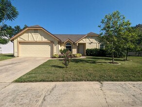 Building Photo - Spacious Pool Home in Oviedo
