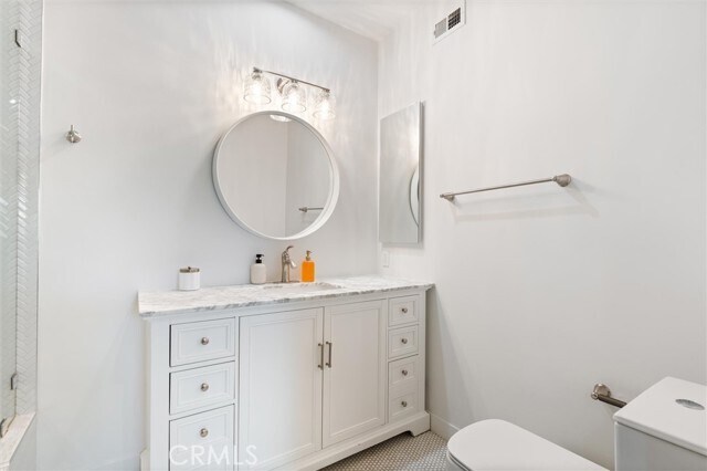 Building Photo - 17437 Oak Creek Ct