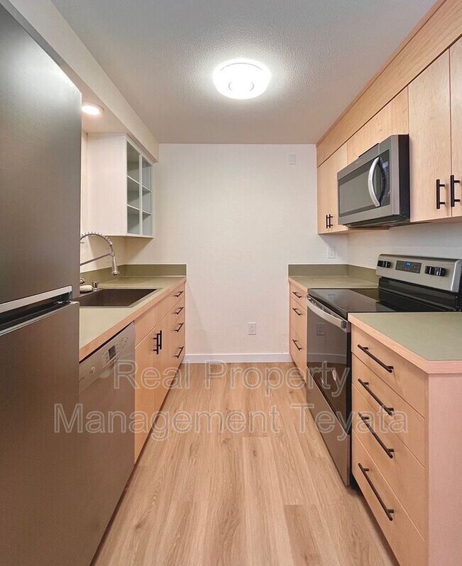 Building Photo - 908 Key St