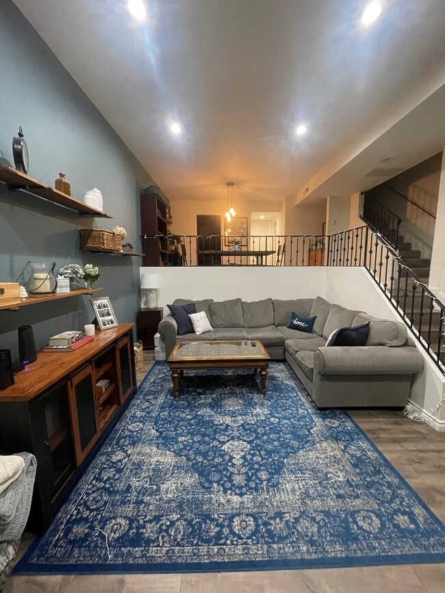 Building Photo - 15221 W Magnolia Blvd