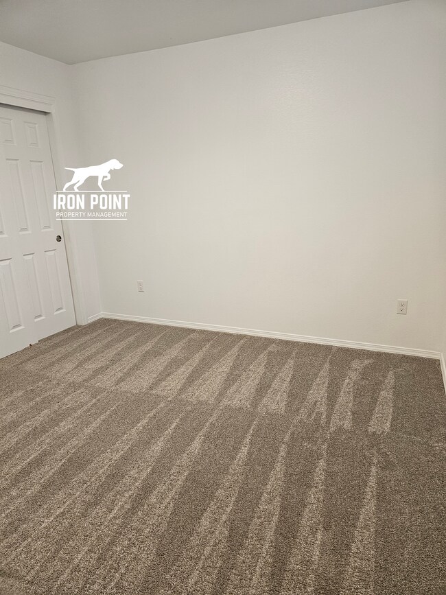 Building Photo - Move-in Ready Home w/new paint & flooring throughout, 2 car garage.