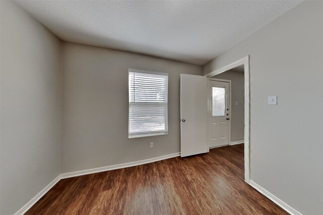 Building Photo - 16937 Wren Hill St