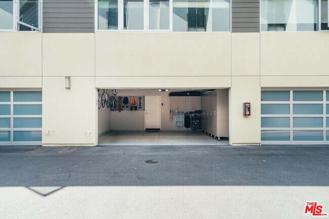 Building Photo - 310 Washington Blvd