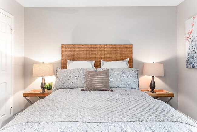 Building Photo - 1043 Grand Jct Dr