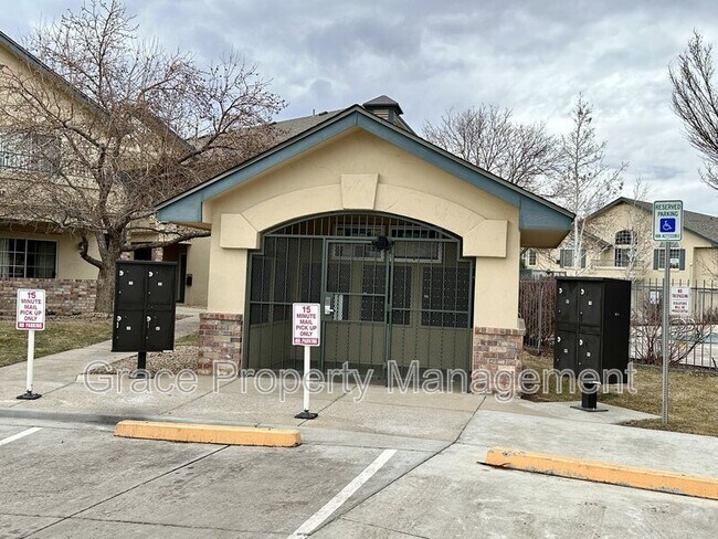 Building Photo - 8681 E Dry Creek Rd