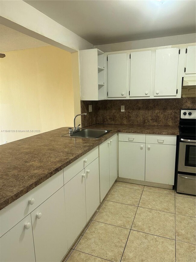 Building Photo - 9143 SW 77th Ave
