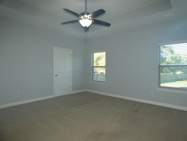 Building Photo - Spacious 3-Bedroom Home - Half Acre Lot