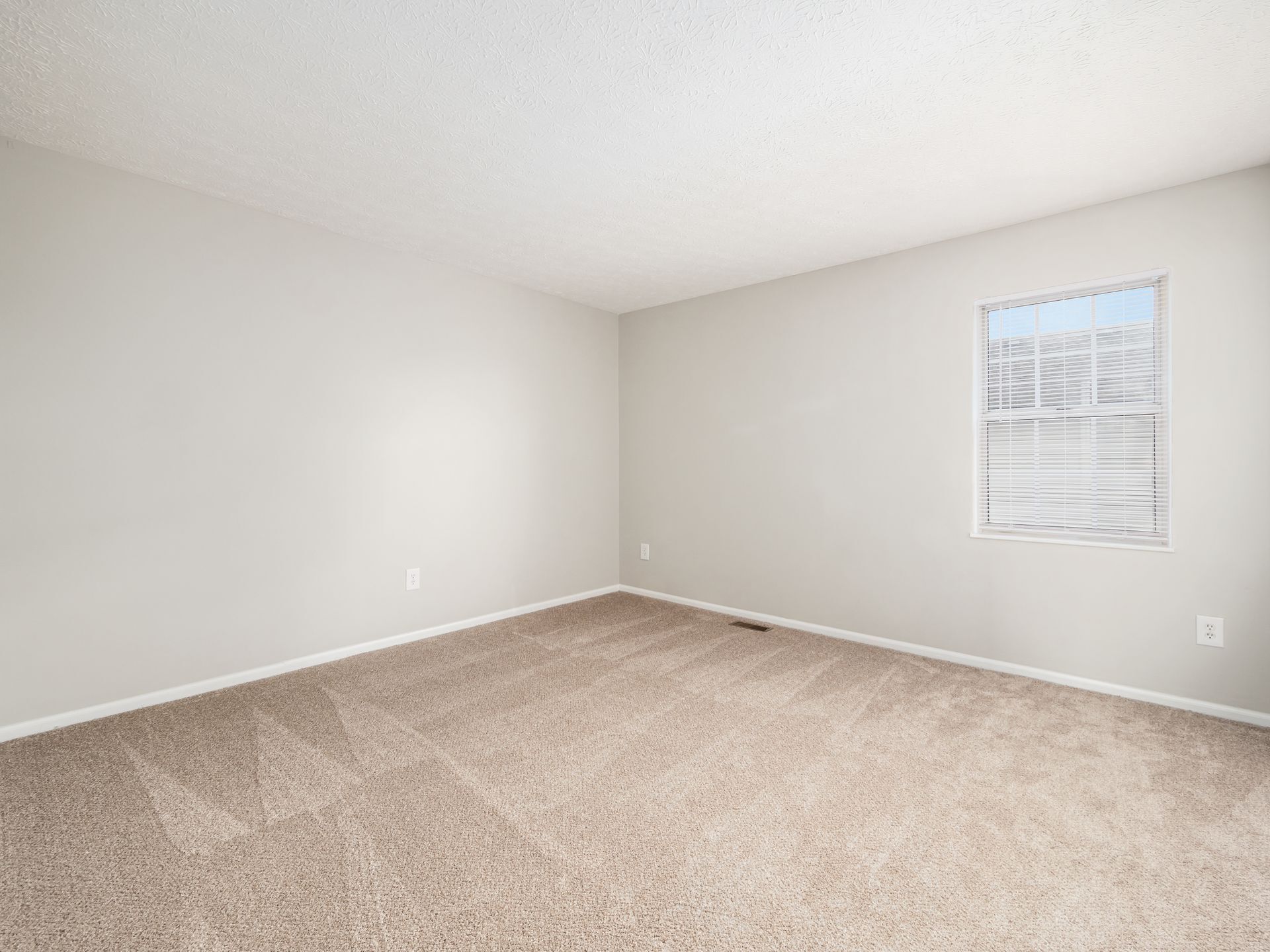 Building Photo - 7754 Deercrest Ct