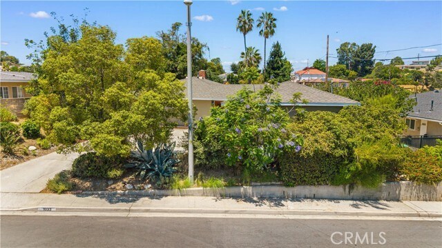 Building Photo - 1033 S Isabella Ave