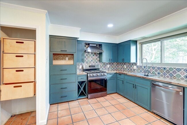 Building Photo - 5530 Tahoe Cir