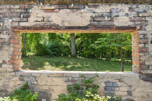 Building Photo - Totally renovated open concept with vaulted ceilings