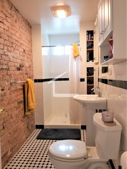 Primary Photo - 16 Royce Rd