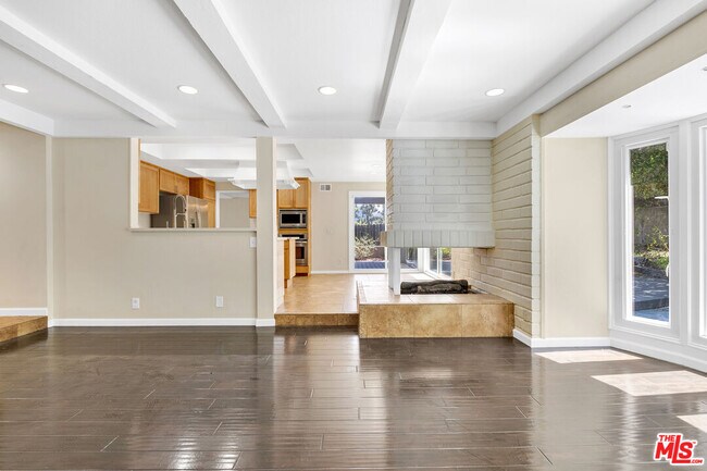 Building Photo - 26572 Academy Dr
