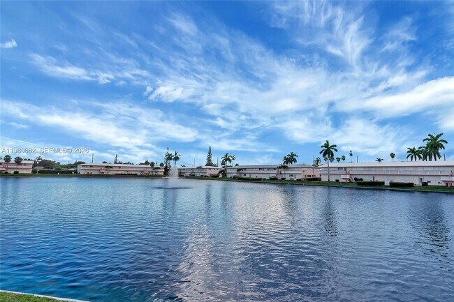 Building Photo - 820 SW 11th Ave