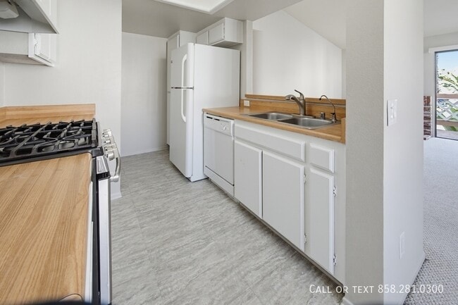 Building Photo - 9356 Twin Trails Dr